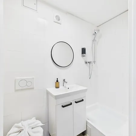 Crown Living Blumenau - Nahe Schweizer Grenze, Ideal Fuer Feriengaeste Und Geschaeftsreisende, Parkplatz, Self Check-in Apartment Lustenau